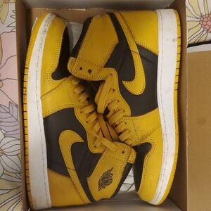 Nike Black and Yellow Sneakers